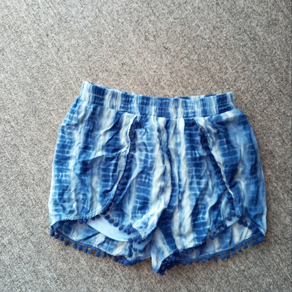 New blue tie dye boho shorts size medium with pom poms